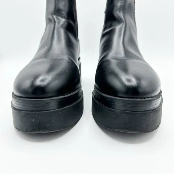 GUESS Women's Keanna Knit Detail Pull-On Lug Sole Faux Leather Chelsea Boots 8.5