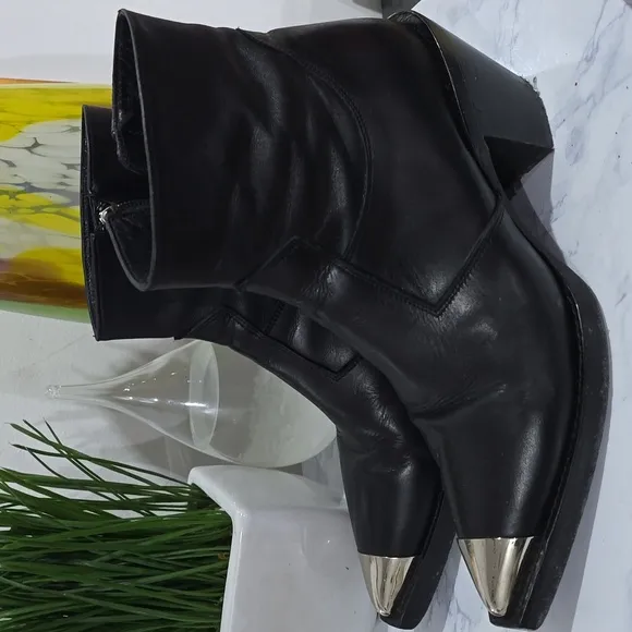 Heeled western- and rock-style boots