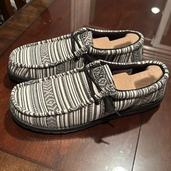 Hey Dude Mens Wally Serape -Size 14
