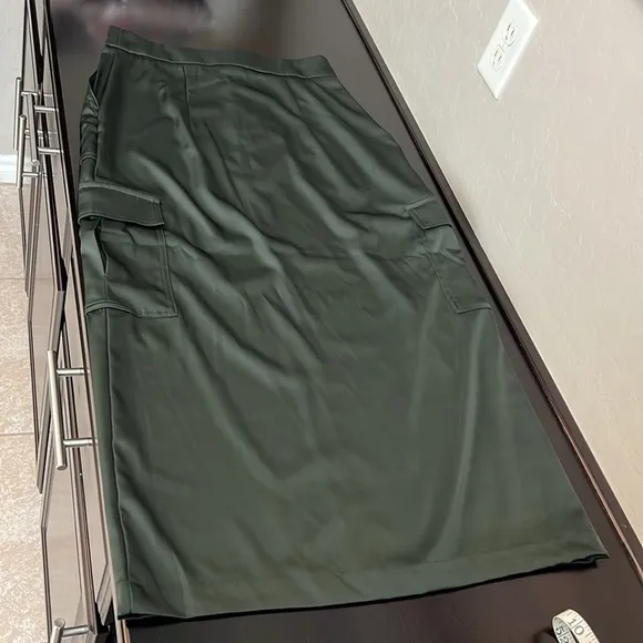 House of Harlow satin maxi utility skirt with front slit, green, size S