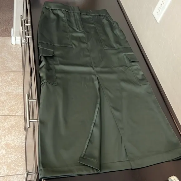 House of Harlow satin maxi utility skirt with front slit, green, size S