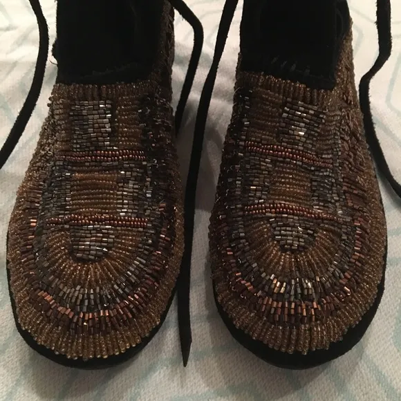 🎉HP🎉House of Harlow 1960 beaded moccasins