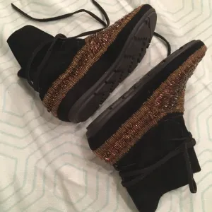 🎉HP🎉House of Harlow 1960 beaded moccasins