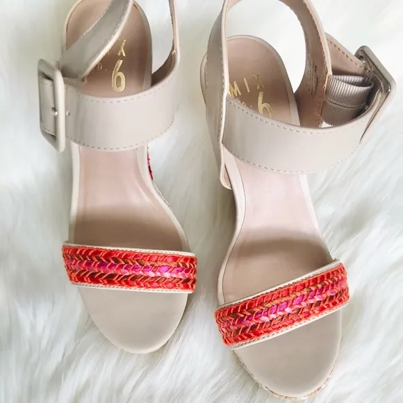 🎉HP🎉New Adorable Wedges