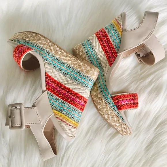 🎉HP🎉New Adorable Wedges