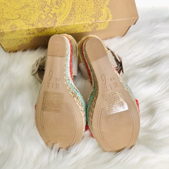 🎉HP🎉New Adorable Wedges