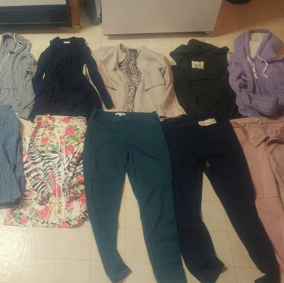 HUGE 133 LOT WOMEN AND MEN CLOTHES nike adidas nba