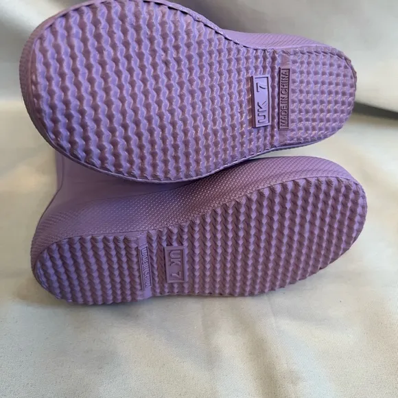 Hunter NWOB First Toddler Purple Classic Rain Boot. Size 9 Girls. DS-24
