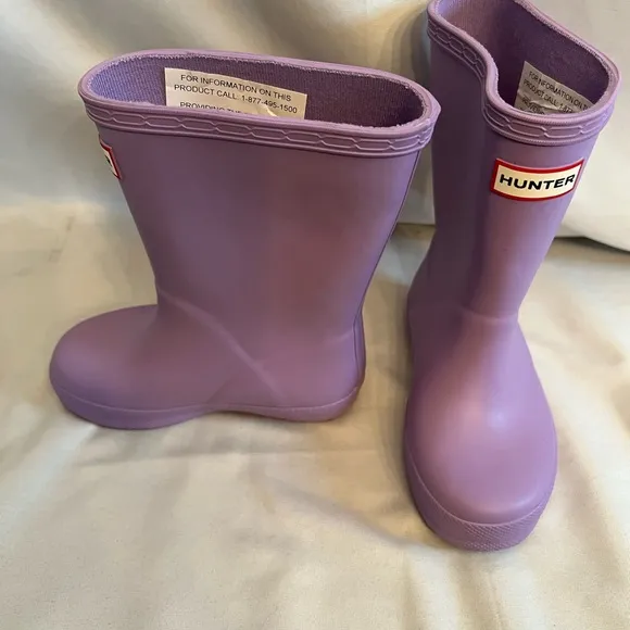 Hunter NWOB First Toddler Purple Classic Rain Boot. Size 9 Girls. DS-24
