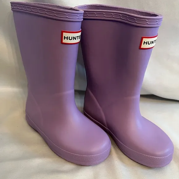 Hunter NWOB First Toddler Purple Classic Rain Boot. Size 9 Girls. DS-24