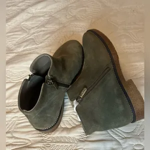 Italeau Foliana Waterproof Women’sOlive Suede Ankle Boots Booties Siz38.5 US 7.5