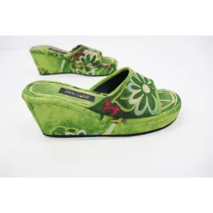 Jams World Vintage Green Wedges with Floral Tiki Print and Thatch Detail Size 8