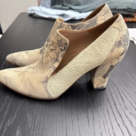 John Fluevog Women's Kendra Pointed Leather Floral Shoes - Size 11