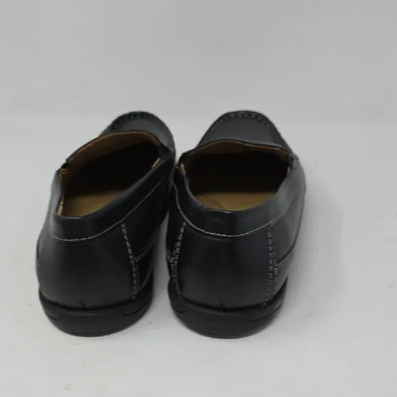 Johnston &amp; Murphy Black Moccasins with Sleek Leather Design Boys Size 3