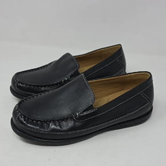 Johnston &amp; Murphy Black Moccasins with Sleek Leather Design Boys Size 3