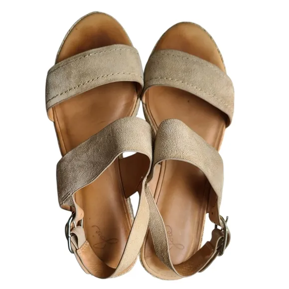 Joie Galicia Wedge Sandals in Sand Size