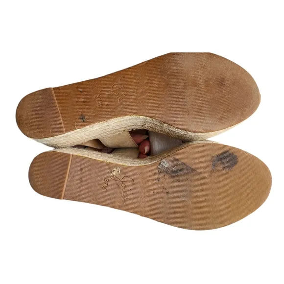 Joie Galicia Wedge Sandals in Sand Size