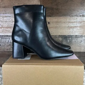 Journee Collection Haylinn Black Faux Leather Size 6 Heeled Boots