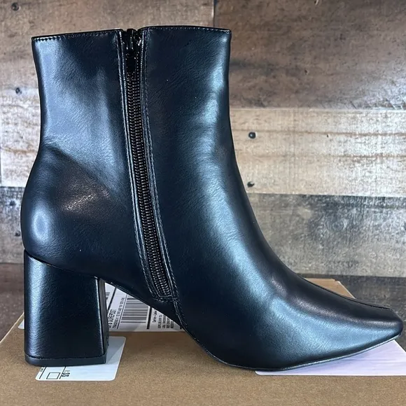 Journee Collection Haylinn Black Faux Leather Size 6 Heeled Boots