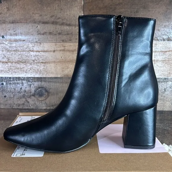 Journee Collection Haylinn Black Faux Leather Size 6 Heeled Boots