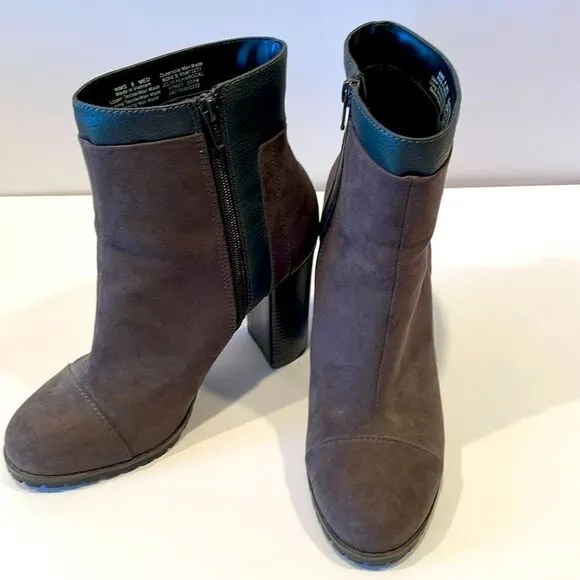 Juicy couture heeled boots in a size 8 medium with approximately a 4 inch heel