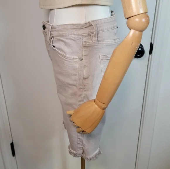 KanCan Nora High Rise Modest Bermuda Shorts Size 5/26