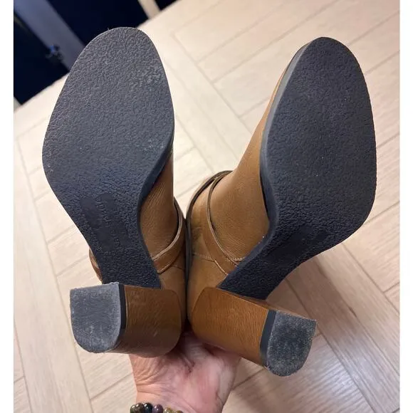 Kate Spade 3.5&quot; heeled tall leather‎ pull on boots w/ gold chain. Cognac brown.