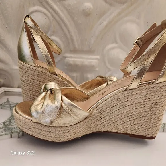 Kate Spade &quot; Tianna&quot; Metallic Gold Leather Wedge espadrille Sandals. NIB. 8.5