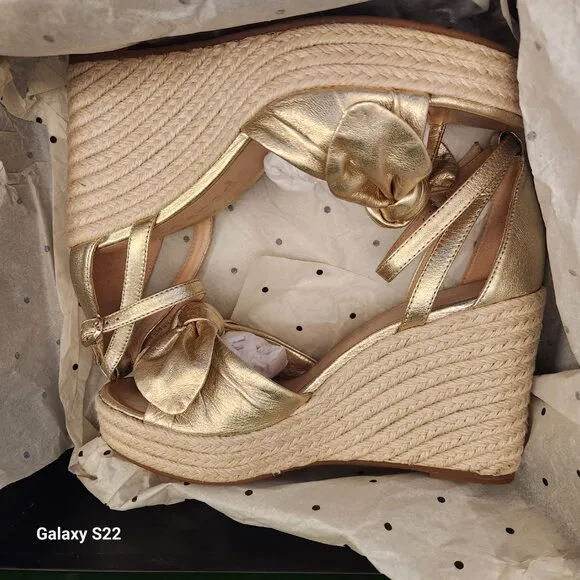 Kate Spade &quot; Tianna&quot; Metallic Gold Leather Wedge espadrille Sandals. NIB. 8.5