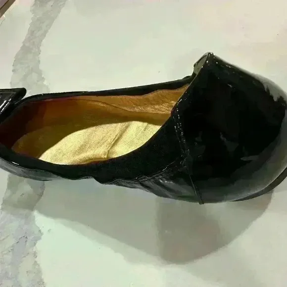 Kate Spade patent leather black flats. NWOT, Sz 7.5