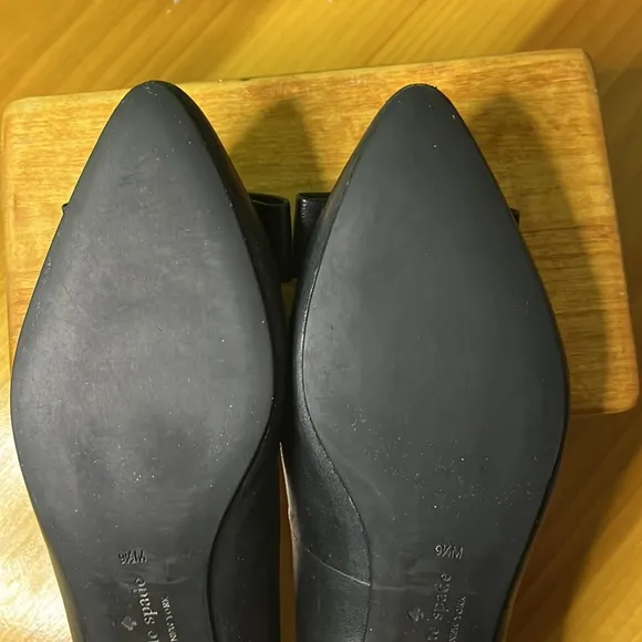 Kate Spade Women's Bowdie Ballet Flats pump black with gold bow