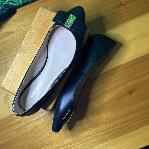 Kate Spade Women's Bowdie Ballet Flats pump black with gold bow