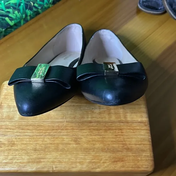 Kate Spade Women's Bowdie Ballet Flats pump black with gold bow
