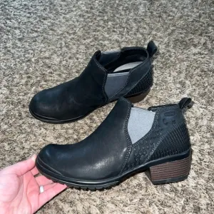 Keen Black Leather Booties Size 7.5