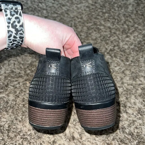 Keen Black Leather Booties Size 7.5