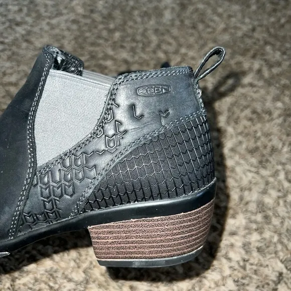 Keen Black Leather Booties Size 7.5