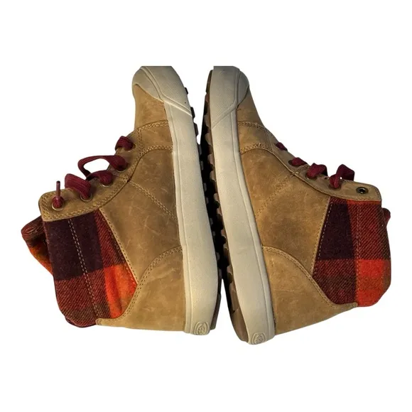 KEEN Brown and Red Shoes NWOT SB12