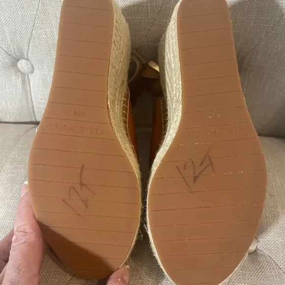 Kenneth Cole Olivia Leather Wedges Size 6.5 Vacation, Casual,