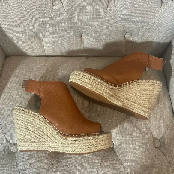 Kenneth Cole Olivia Leather Wedges Size 6.5 Vacation, Casual,