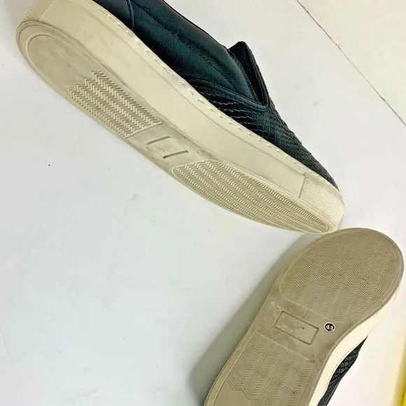 KG Kurt Geiger Womens Sz 8 41 Black Textured Flat Slip on Sneaker Shoes