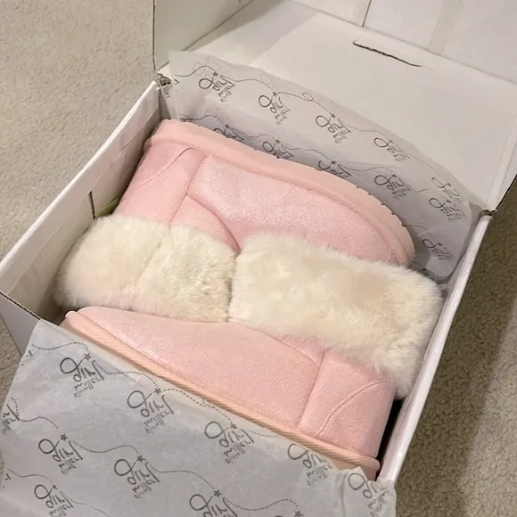KIDS NWT Pink Faux-Fur lining Faux-Suede base Boots, size 4