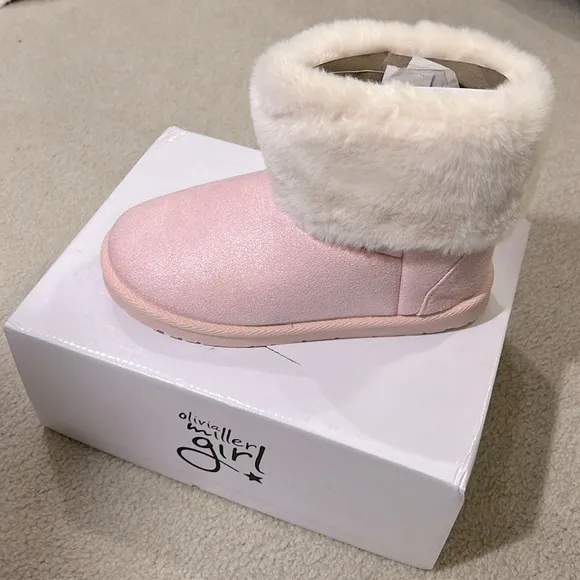 KIDS NWT Pink Faux-Fur lining Faux-Suede base Boots, size 4