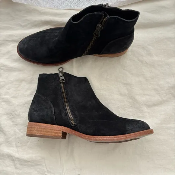 Kork Ease Riley Ankle Black Distressed Flat Booties Women’s Size 6M