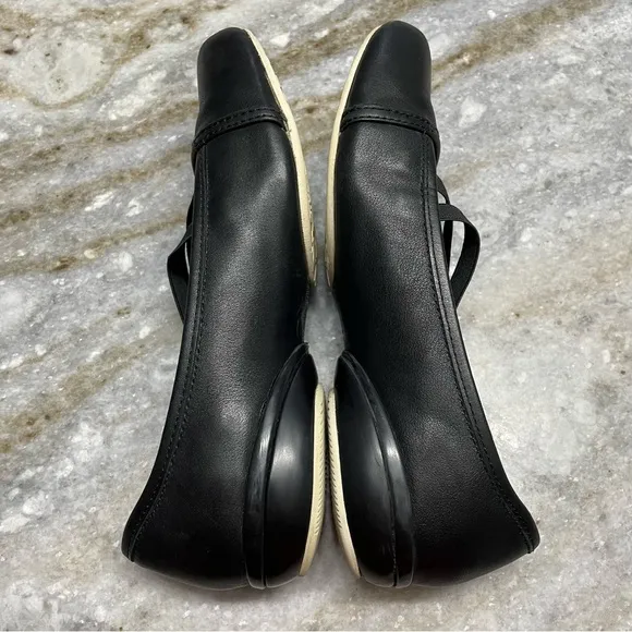 Kuru black leather Bella flats Women’s size 8