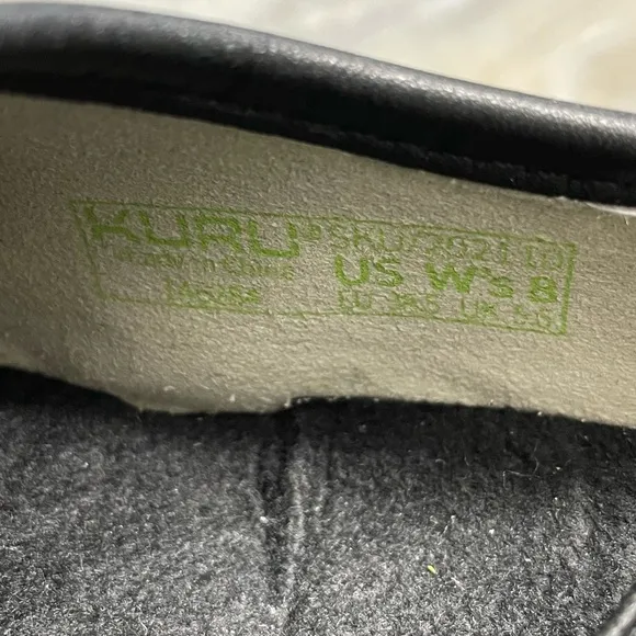 Kuru black leather Bella flats Women’s size 8