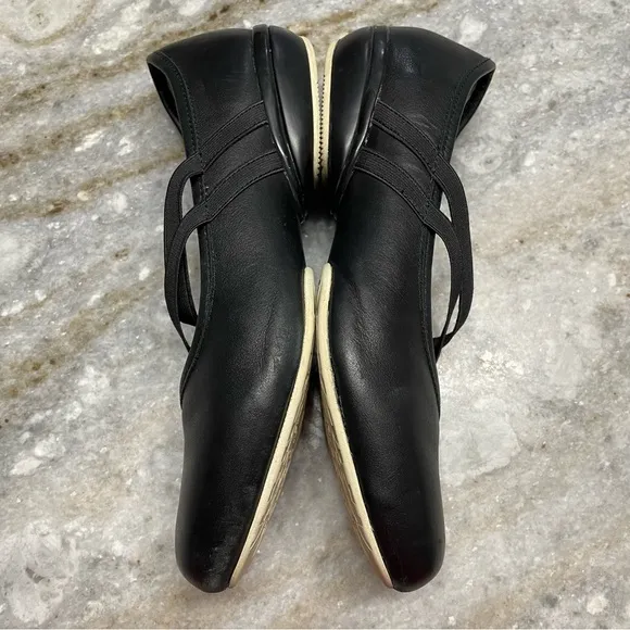 Kuru black leather Bella flats Women’s size 8
