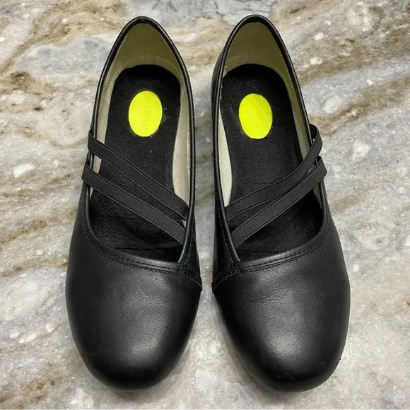 Kuru black leather Bella flats Women’s size 8