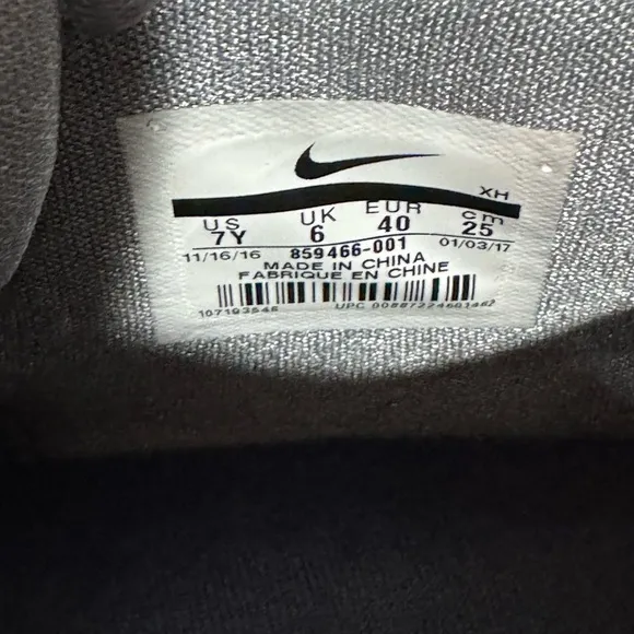 Kyrie 3 GS 'Cool Grey' Size 7Y