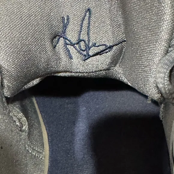 Kyrie 3 GS 'Cool Grey' Size 7Y