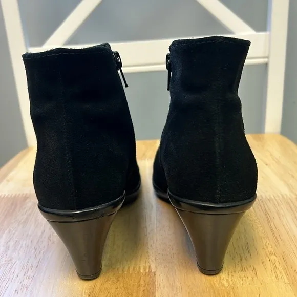 La CANADIENNE Black Suede Heeled Ankle Boots